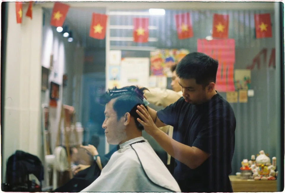 Tóc uốn xoăn nhẹ